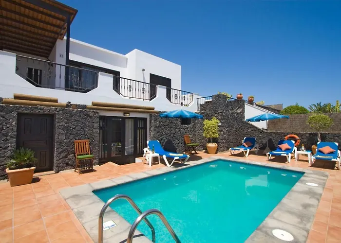 Villa 4 Bedroom Saturn With Private Heated Pool Puerto del Carmen (Lanzarote)